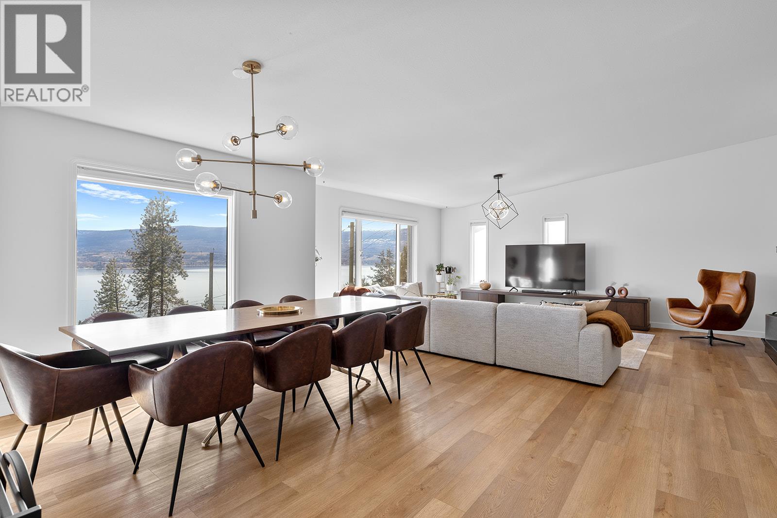 2658 Lakeview Rd, West Kelowna, BC V1Z 1Y4