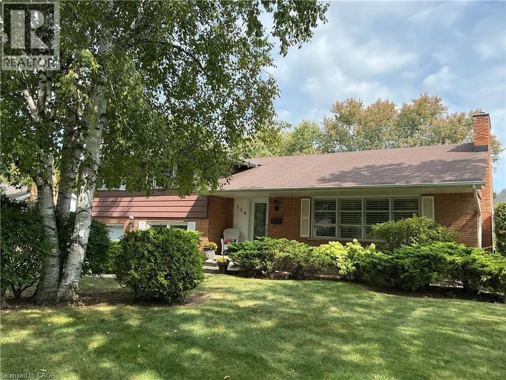 219 Strathcona Dr, Burlington, ON L7L 2C7