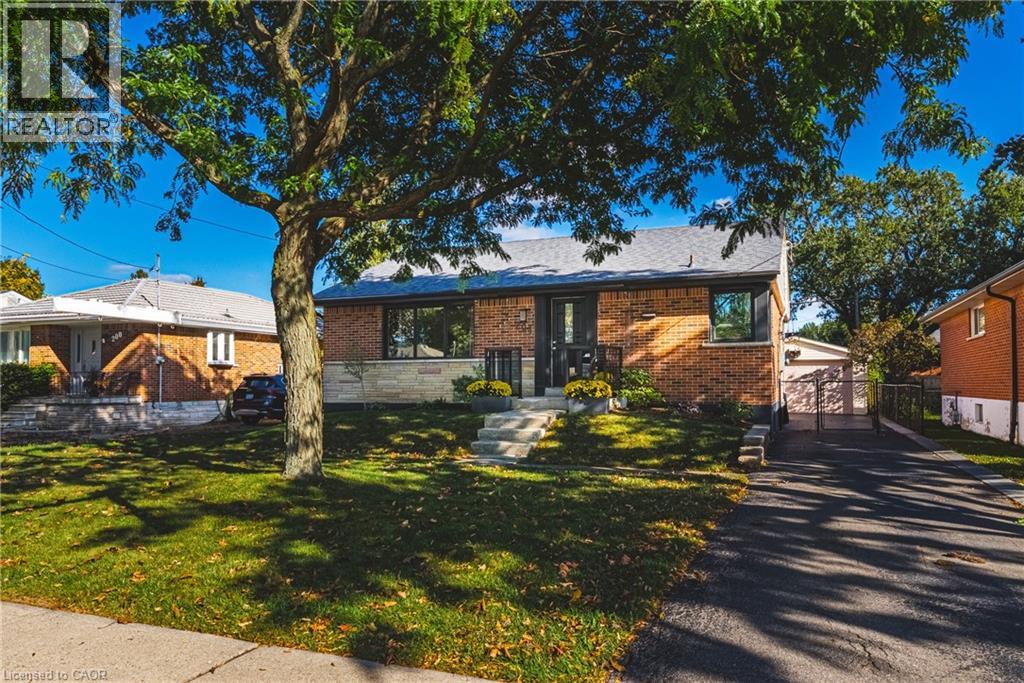 204 Fernwood Cres, Hamilton, ON L8T 3L4