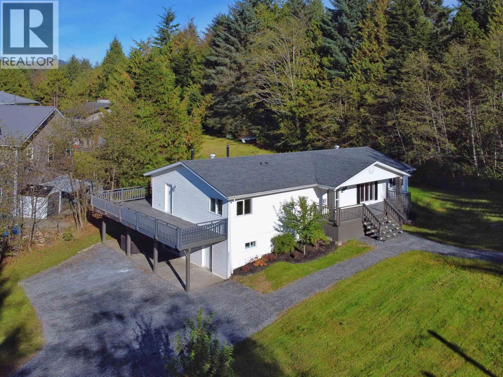 284 Hillcrest Ave, Port Edward, BC V0V 1G0
