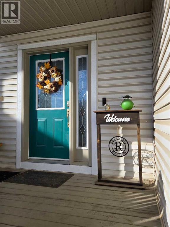 753 Fairways Grn NW, Airdrie, AB T4B 3E6