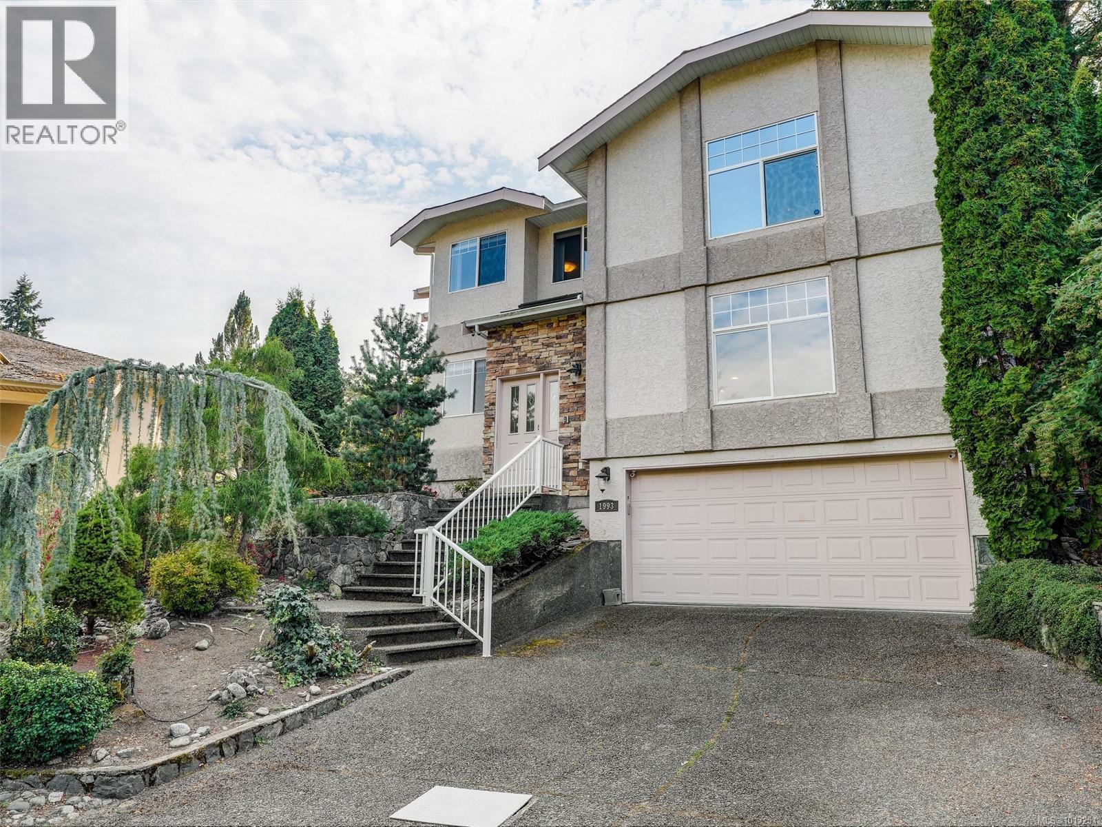 1993 Chalmers Crt Ct, Victoria, BC V9B 6J2