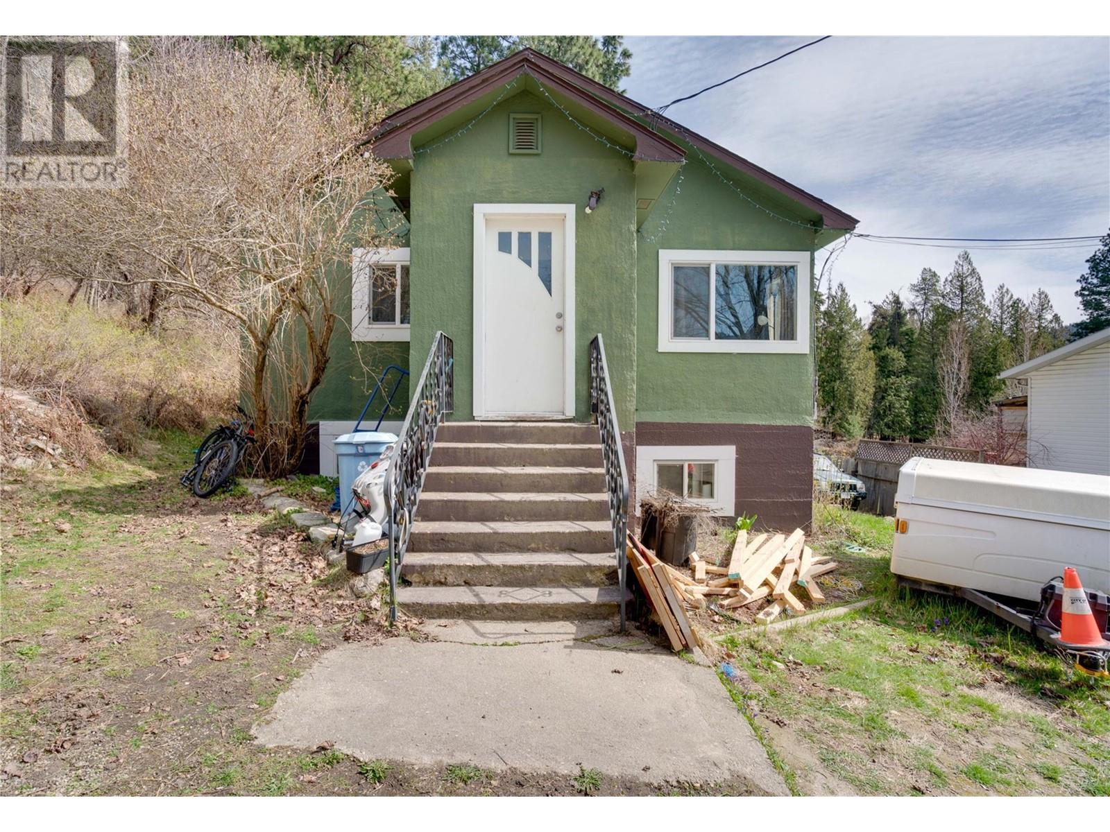 1131 Columbia Hts, Castlegar, BC V1N 4V8