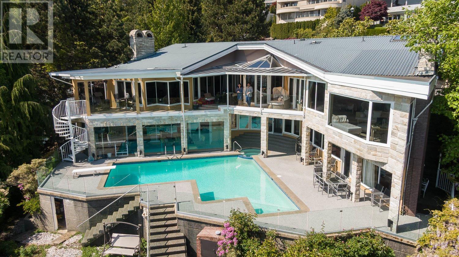 1438 Chippendale Rd, West Vancouver, BC V7S 2N6