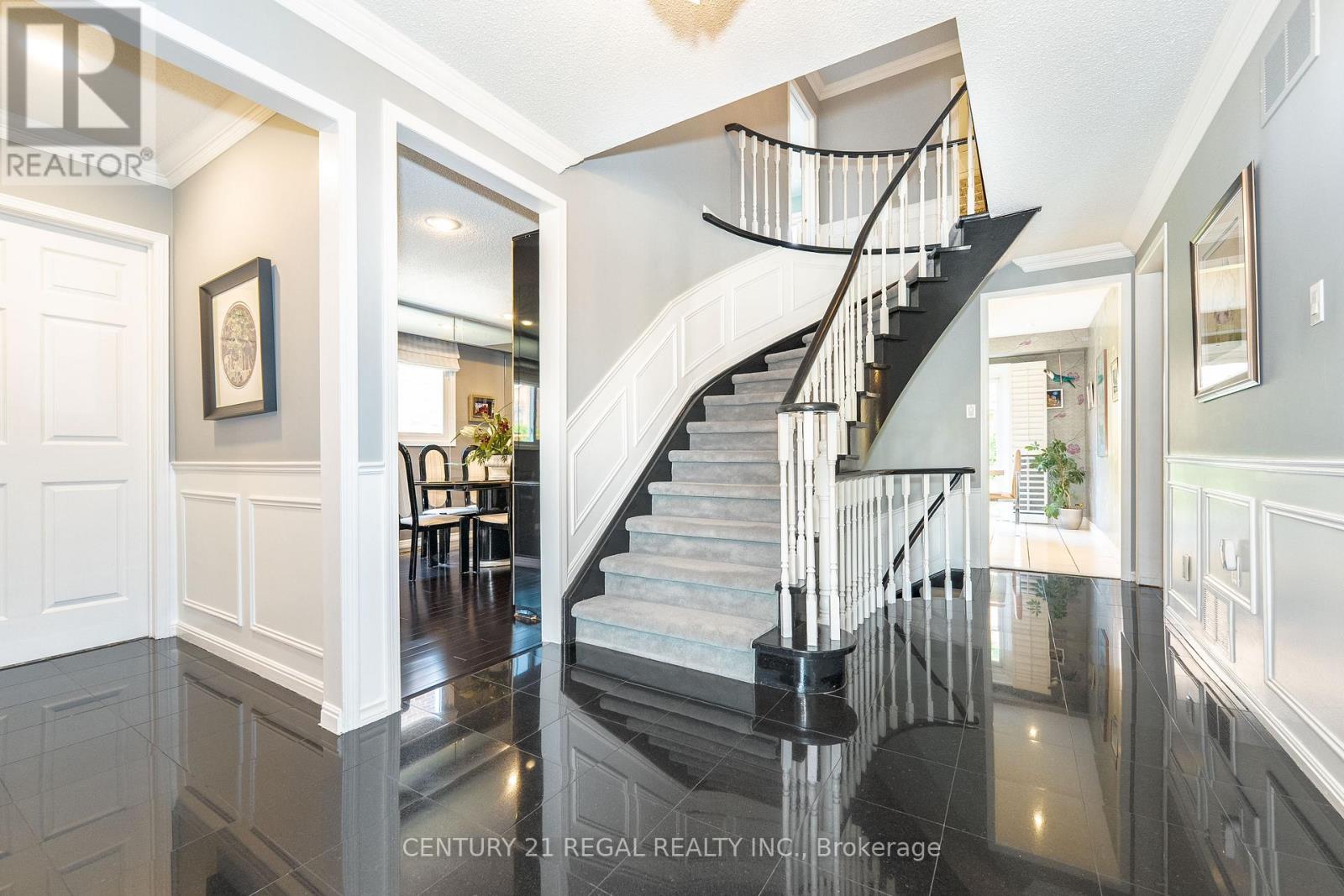 36 Lindemann St, Markham Aileen-willowbrook, ON L3T 5M8