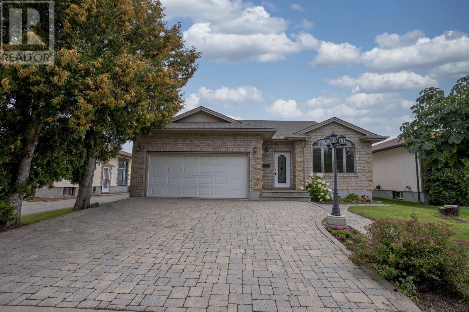 3308 Morgan Ave, Thunder Bay, ON P7E 6L1
