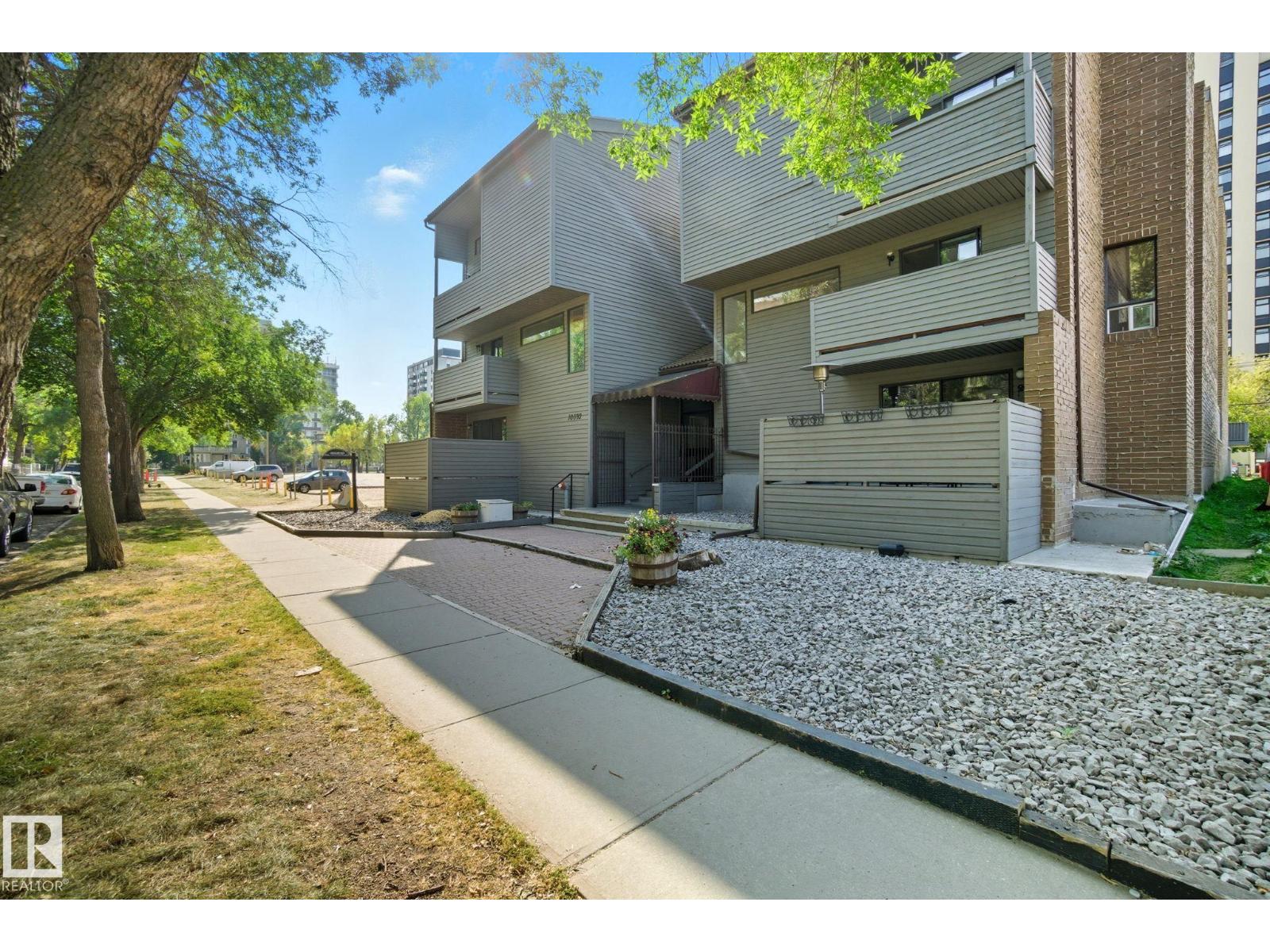 10032 113 Street #3, Edmonton, AB T5K 1N8