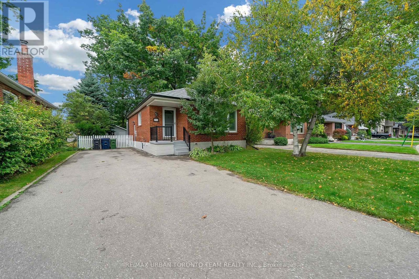 25 Westhead Rd, Toronto, ON M8W 4R7