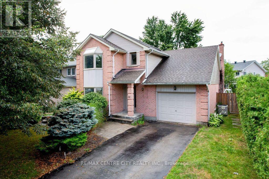 31 Colonial Cres, London, ON N6H 4X2