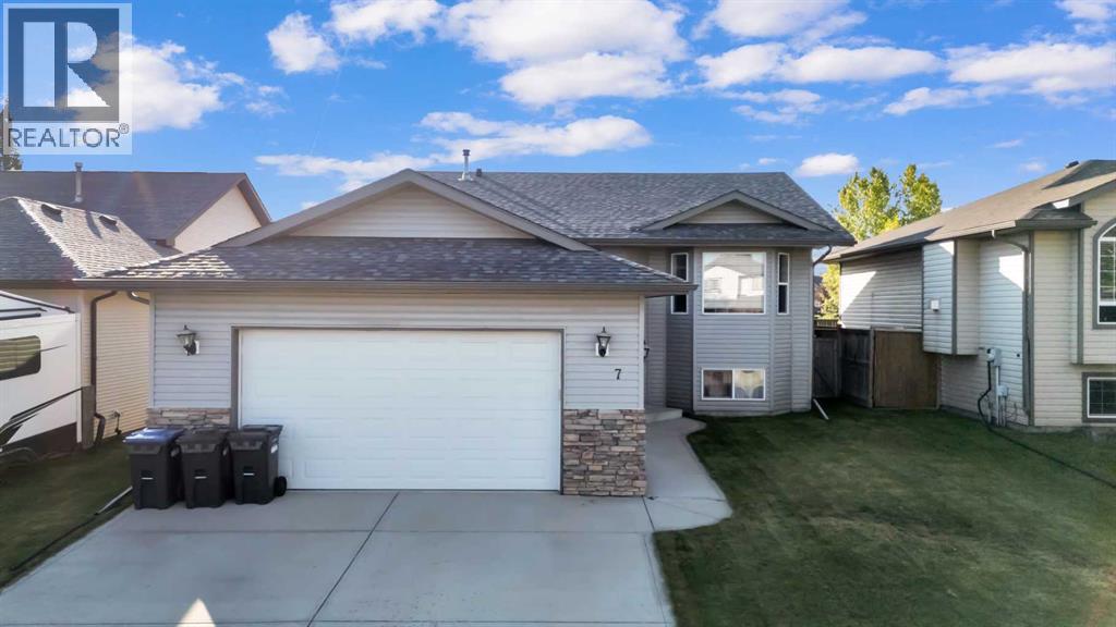 7 Firdale Close, Sylvan Lake, AB T4S 2M1