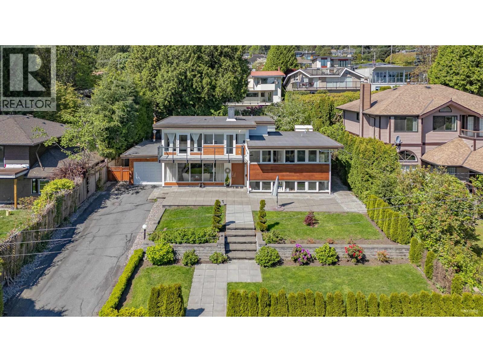 1555 Lawson Ave, West Vancouver, BC V7V 2C8