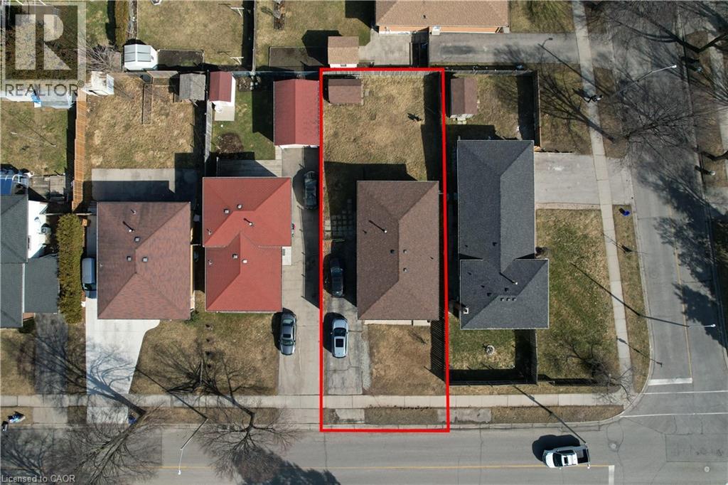 110 Hazelglen Dr, Kitchener, ON N2M 2E5
