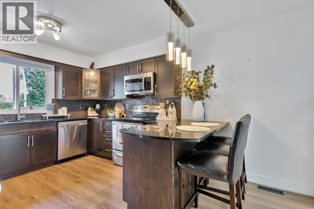 121 Avenue Unit 19360 #b, Pitt Meadows, BC V3Y 1J4