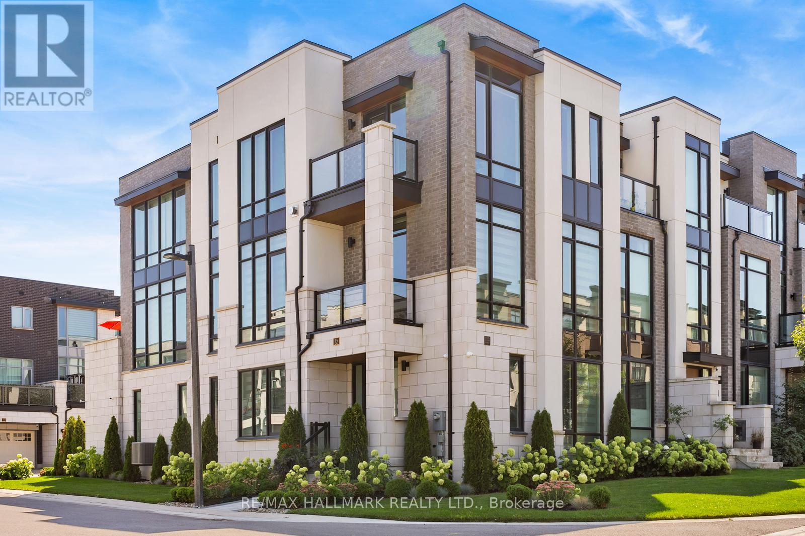 15 Carrville Woods Cir, Vaughan, ON L6A 4Z6
