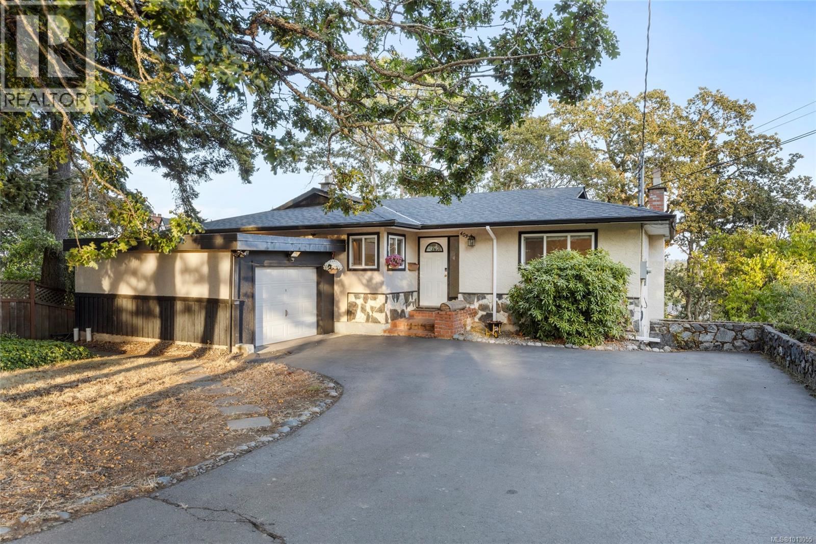4037 Zinnia Rd, Saanich, BC V8Z 4W2