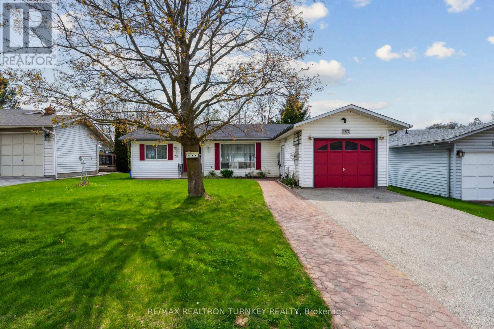 36 Tecumseth Pines Dr, New Tecumseth, ON L0G 1W0