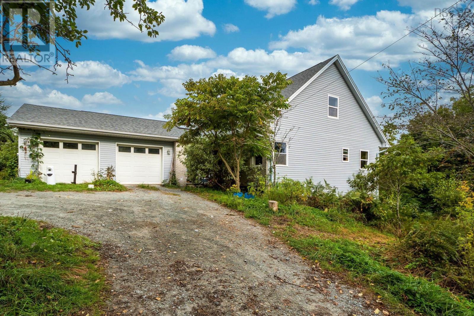 70 Hurricane Ln, Eastern Passage, NS B3G 1S3