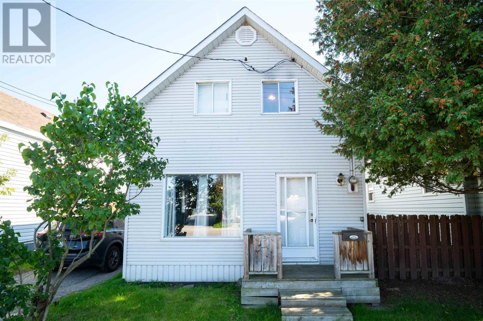 28 Blucher St, Sault Ste. Marie, ON P6A 2V4