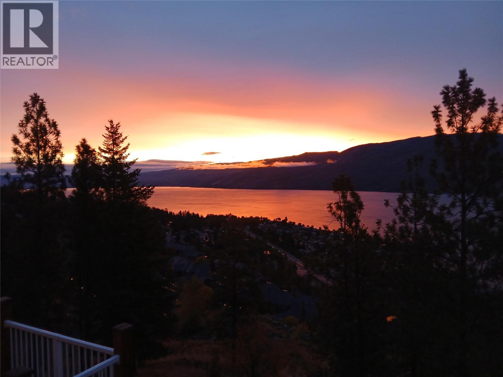 4450 Ponderosa Drive Unit 204, Peachland, BC V0H 1X5