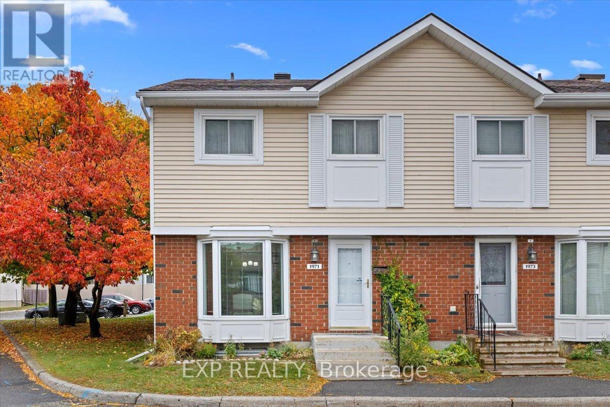 1971 Greenvale Ln, Ottawa, ON K1C 6E3