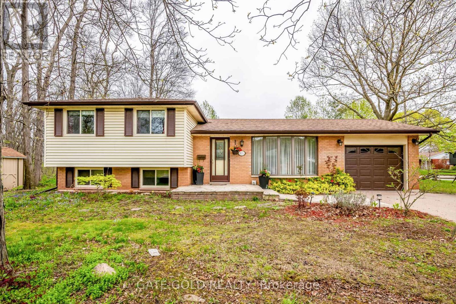 122 Forest Hill Rd, Grimsby, ON L3M 1A3