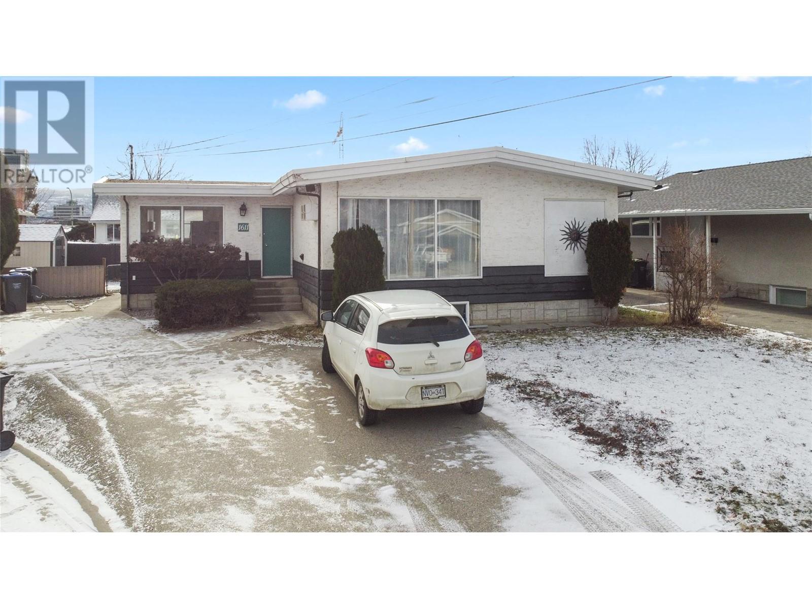 1611 Elm St E, Kelowna, BC V1Y 3X1