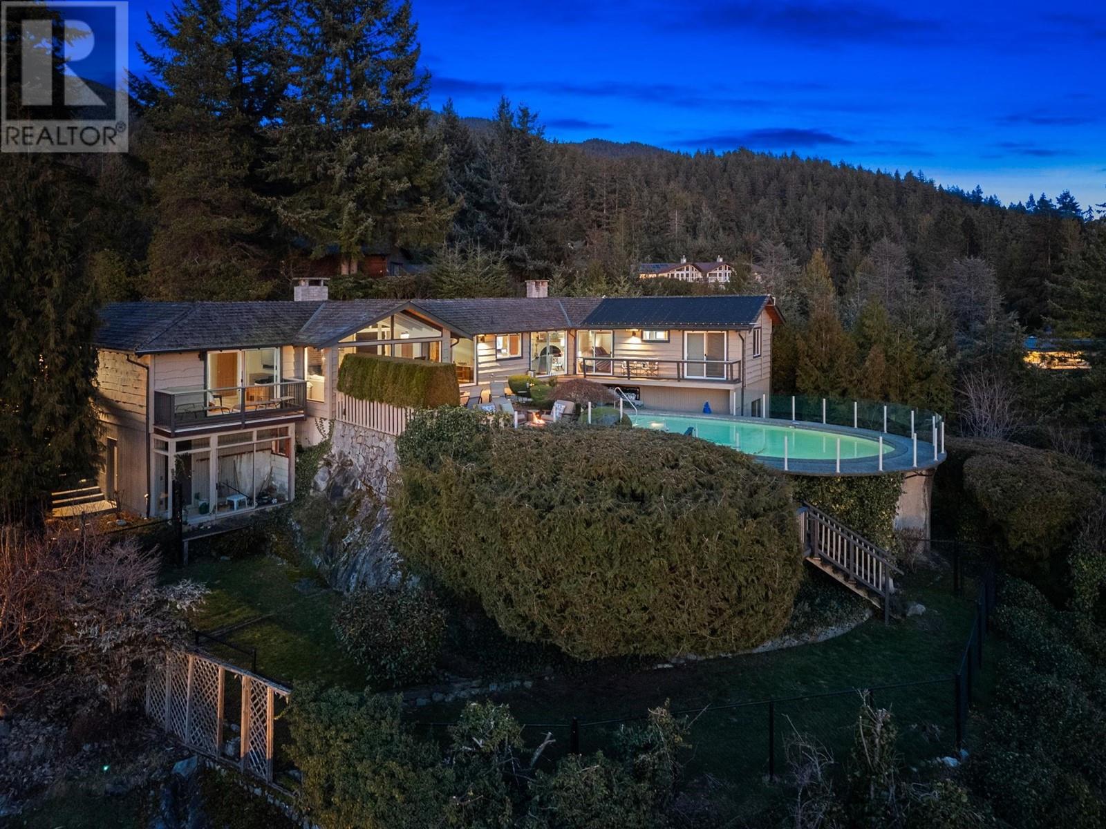 4570 Woodgreen Ct, West Vancouver, BC V7S 2V7