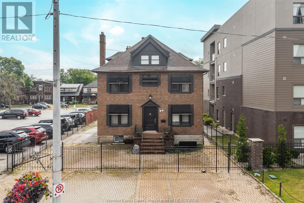 961 Ouellette Ave, Windsor, ON N9A 4J5