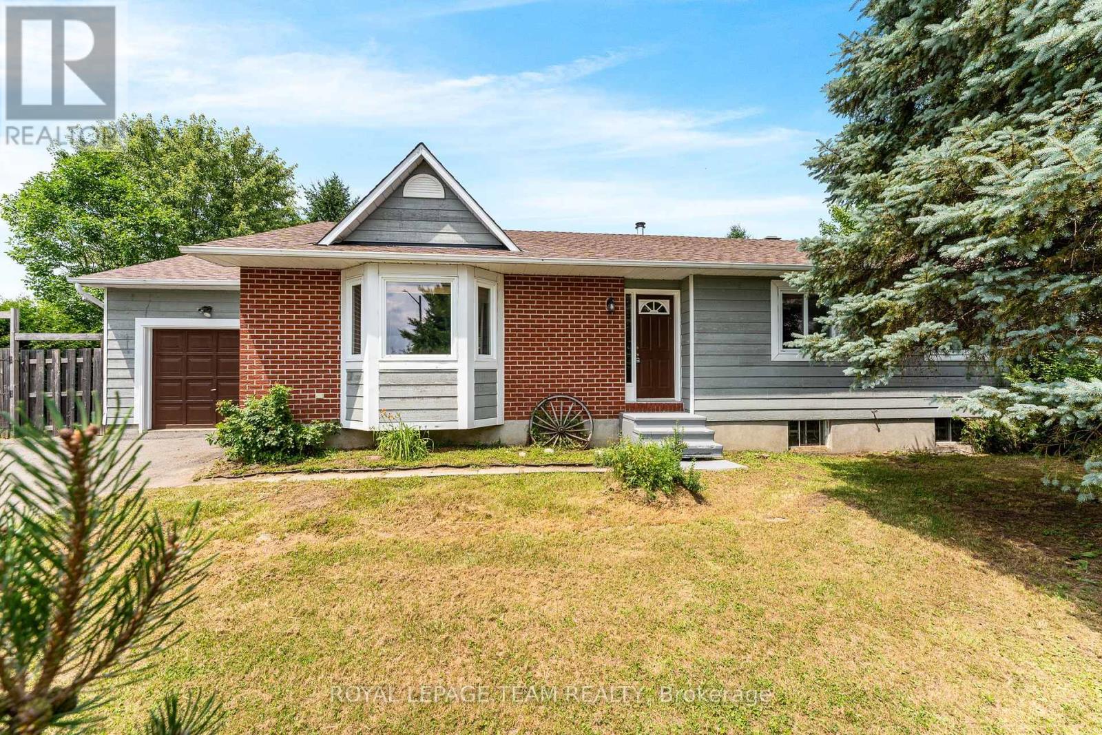 106 Porcupine Trl, Ottawa, ON K0A 1T0