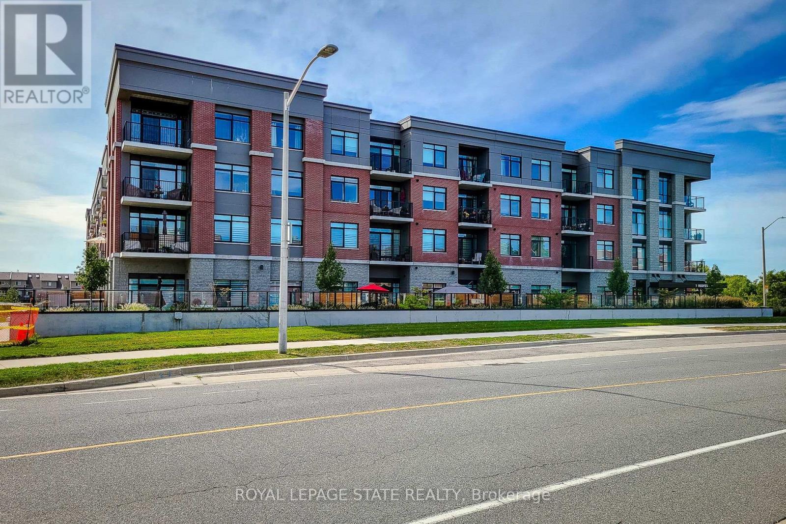 313 1 Redfern Ave, Hamilton, ON L9C 0E6