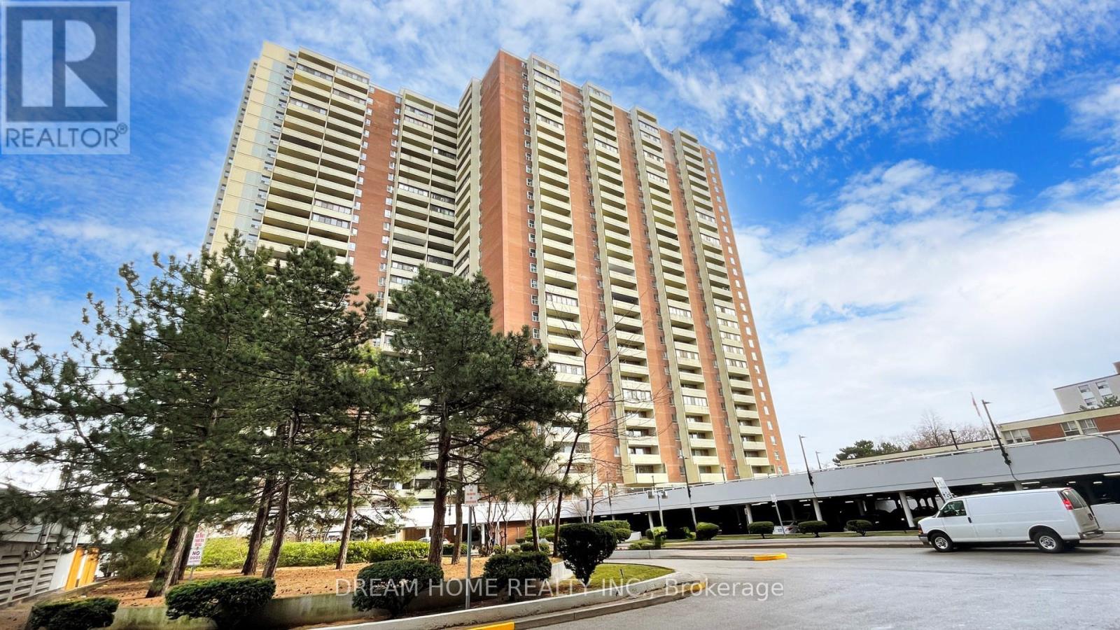 1815 5 Massey Sq, Toronto, ON M4C 5L6