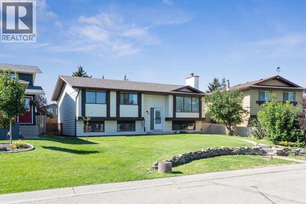 14 Glenhill Cres, Cochrane, AB T4C 1G8