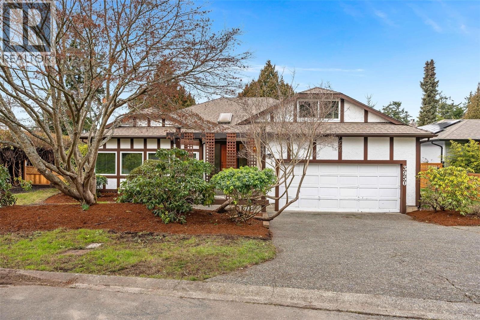 3950 Burchett Pl, Saanich, BC V8N 6C2