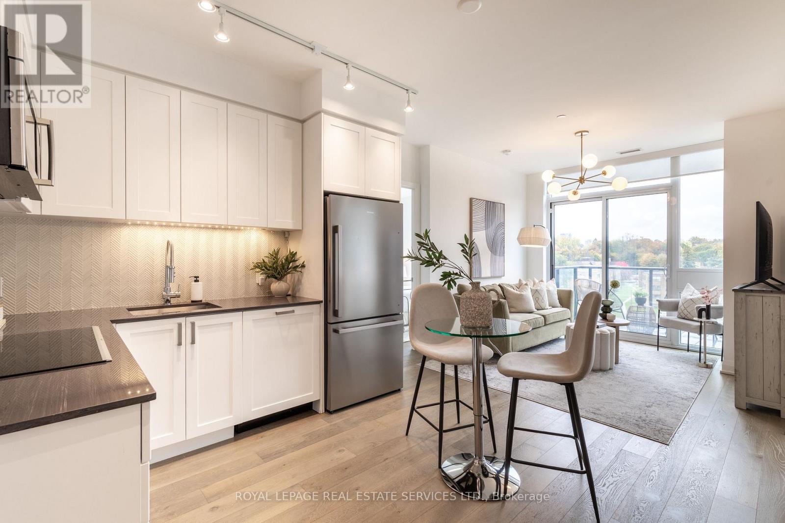 617 293 The Kingsway, Toronto Edenbridge-humber Valley, ON M9A 0E8