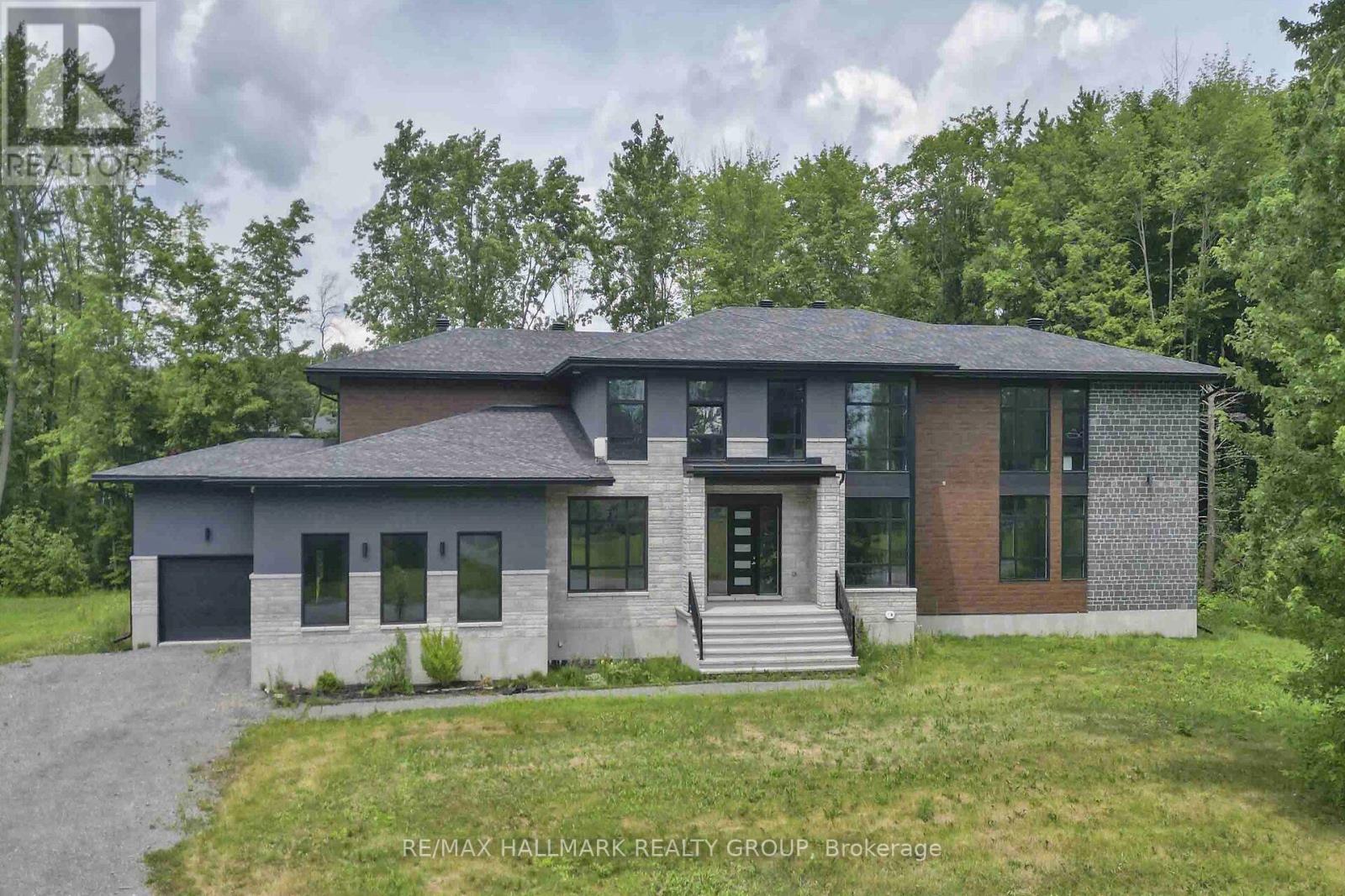 132 Robert Taite Dr, Ottawa, ON K4C 1A9