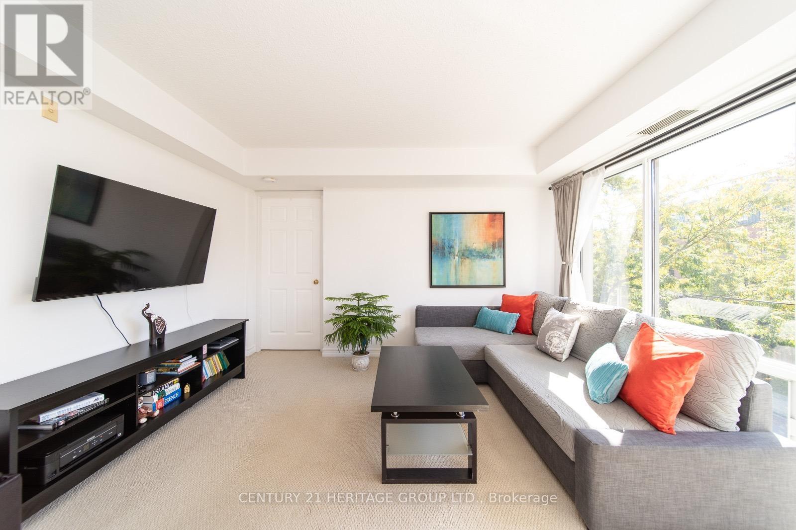 303 211 Randolph Rd, Toronto, ON M4G 4H1