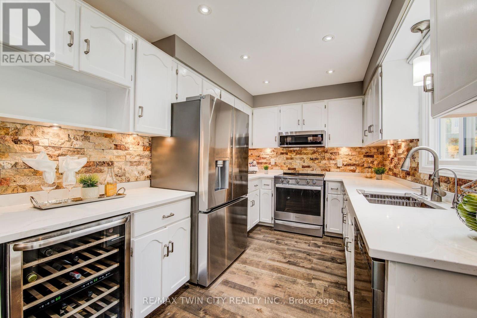 295 Wiltshire Pl, Waterloo, ON N2T 1R3