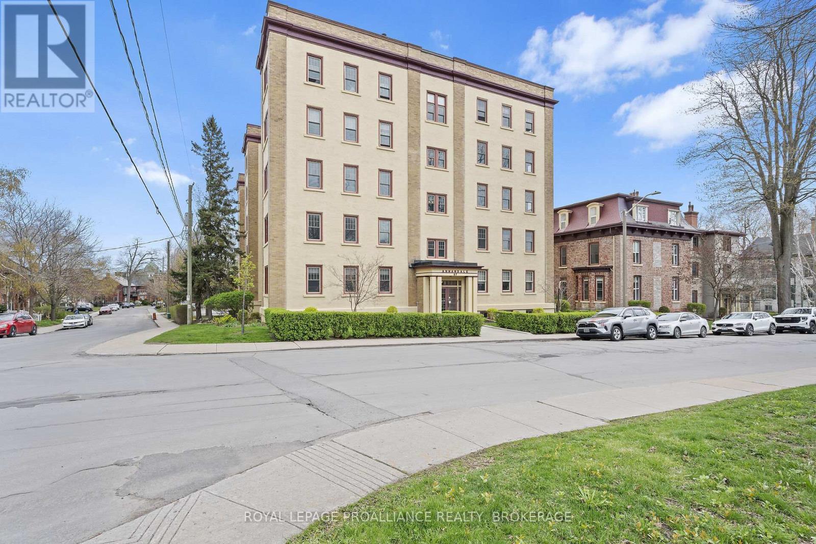20 67 Sydenham St, Kingston, ON K7L 3H2