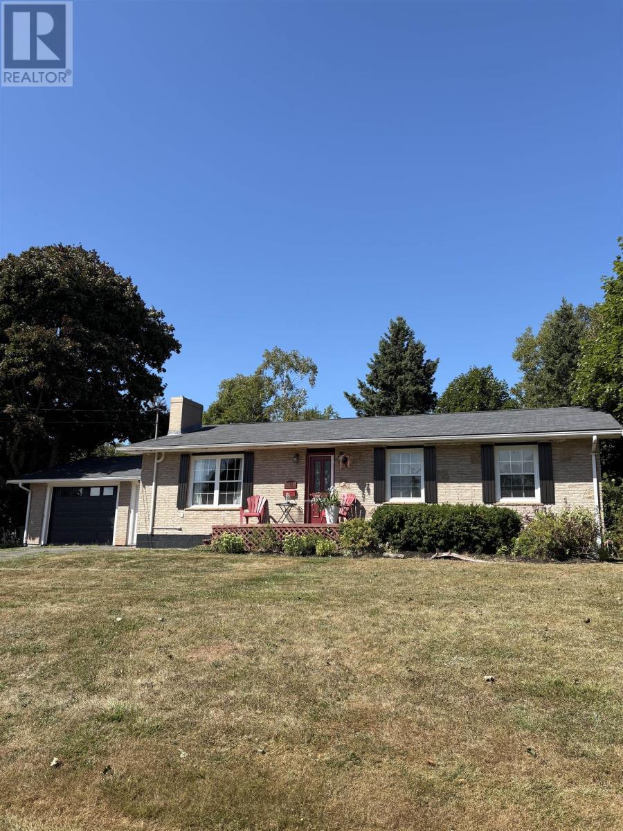 12 Glencove Dr, Stratford, PE C1B 1Y3