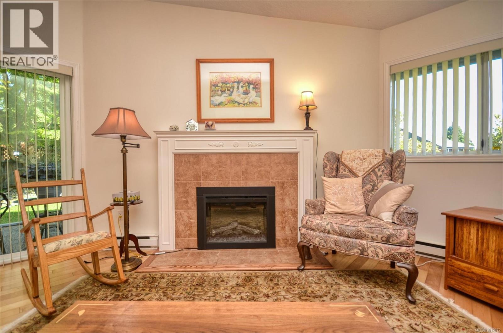 5156 Cordova Bay Rd Unit 7 Rd, Saanich, BC V8Y 2X5