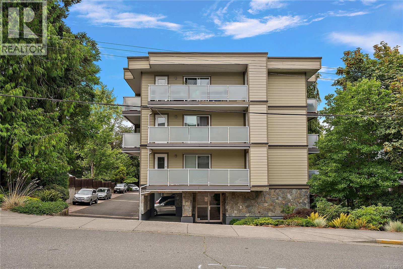 3230 Glasgow Ave Unit 403 Ave, Saanich, BC V8X 1M2