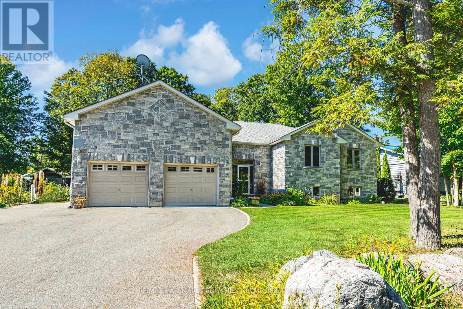 122 Trout Ln, Tiny, ON L9M 0J1