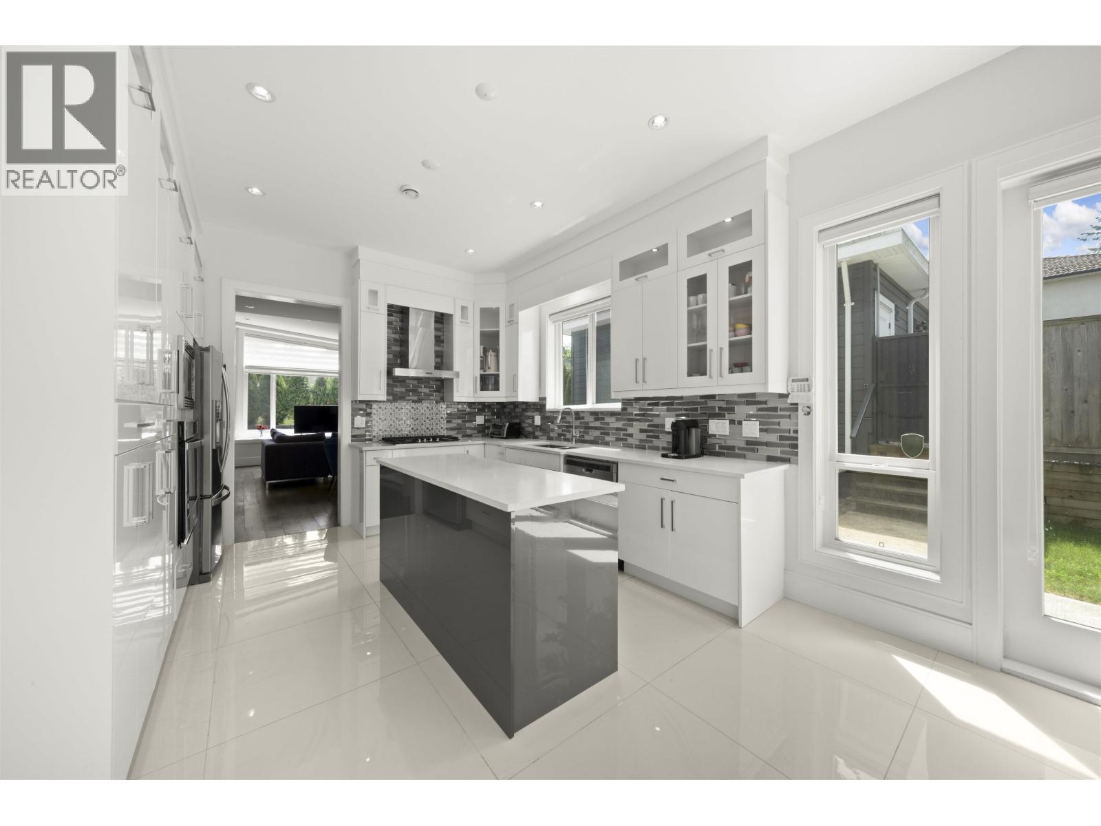 7697 Ulster St, Burnaby, BC V5E 2G1