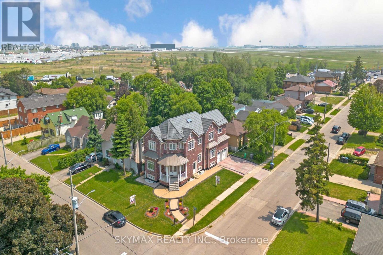 18 Burlington St, Mississauga, ON L4T 1B7