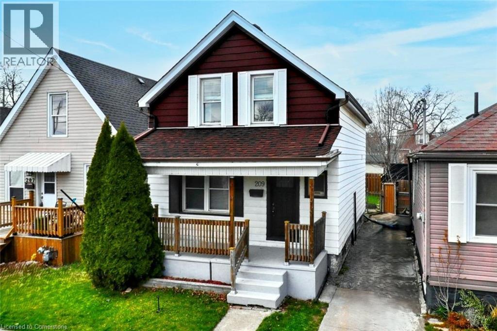 209 Weir St N, Hamilton, ON L8H 5G2