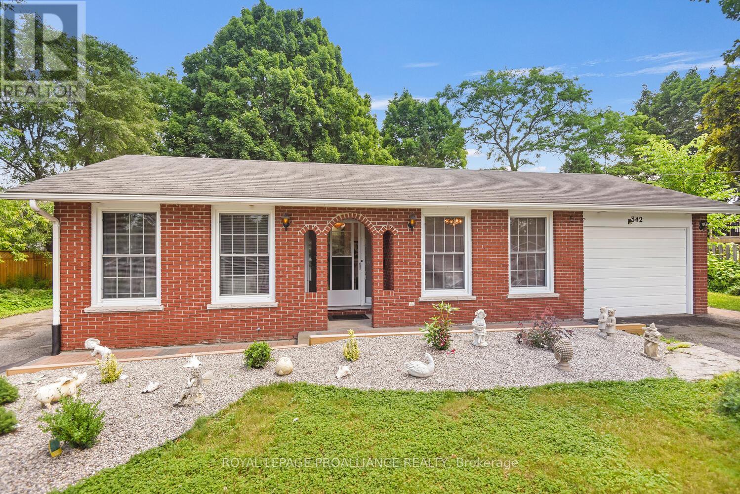 342 Abbott St W, Brockville, ON K6V 5Y9