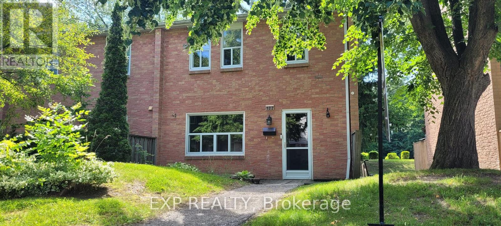 132 1050 Shawnmarr Rd, Mississauga, ON L5H 3V1