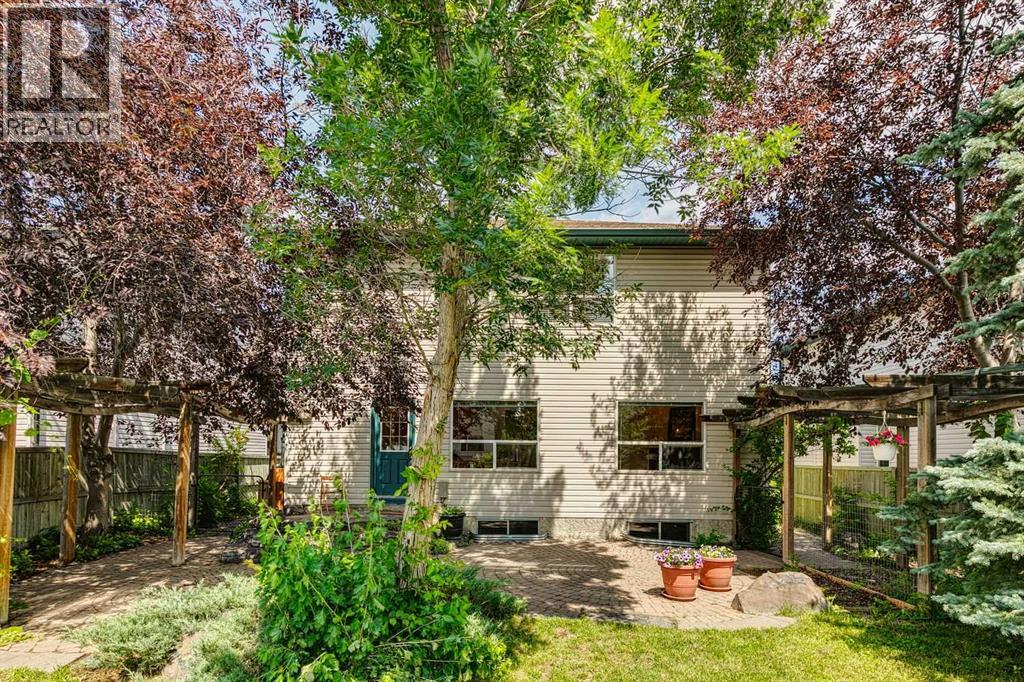 214 Springmere Close, Chestermere, AB T1X 1K1