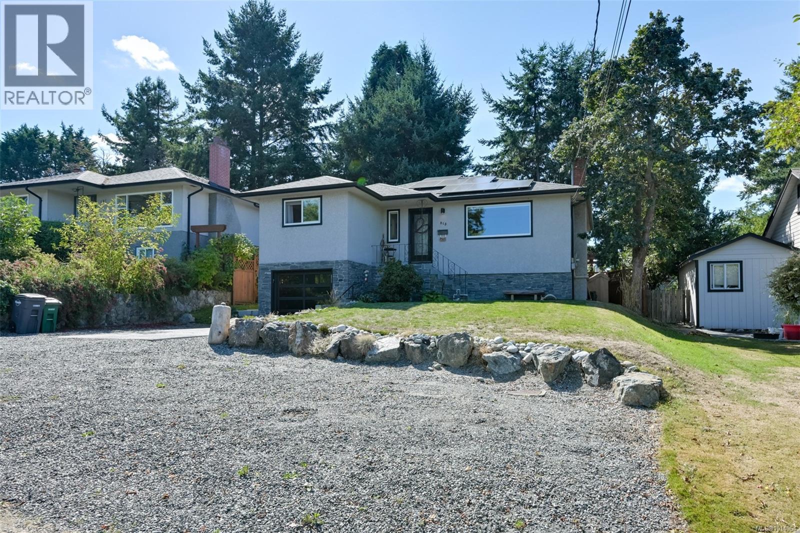 815 Leslie Dr, Saanich, BC V8X 2Y3