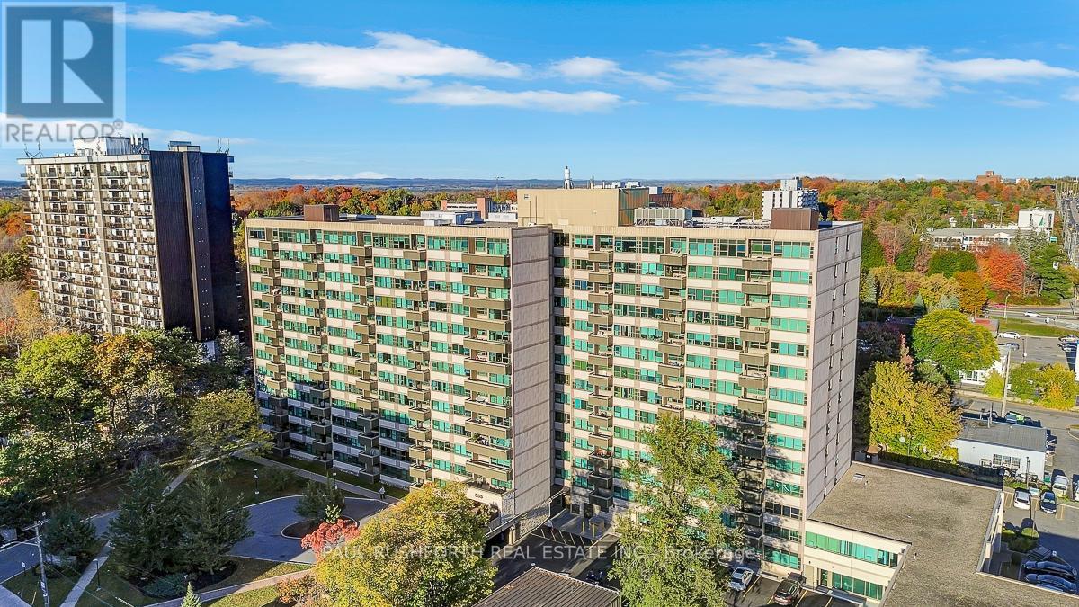 707 555 Brittany Dr, Ottawa, ON K1K 4C5